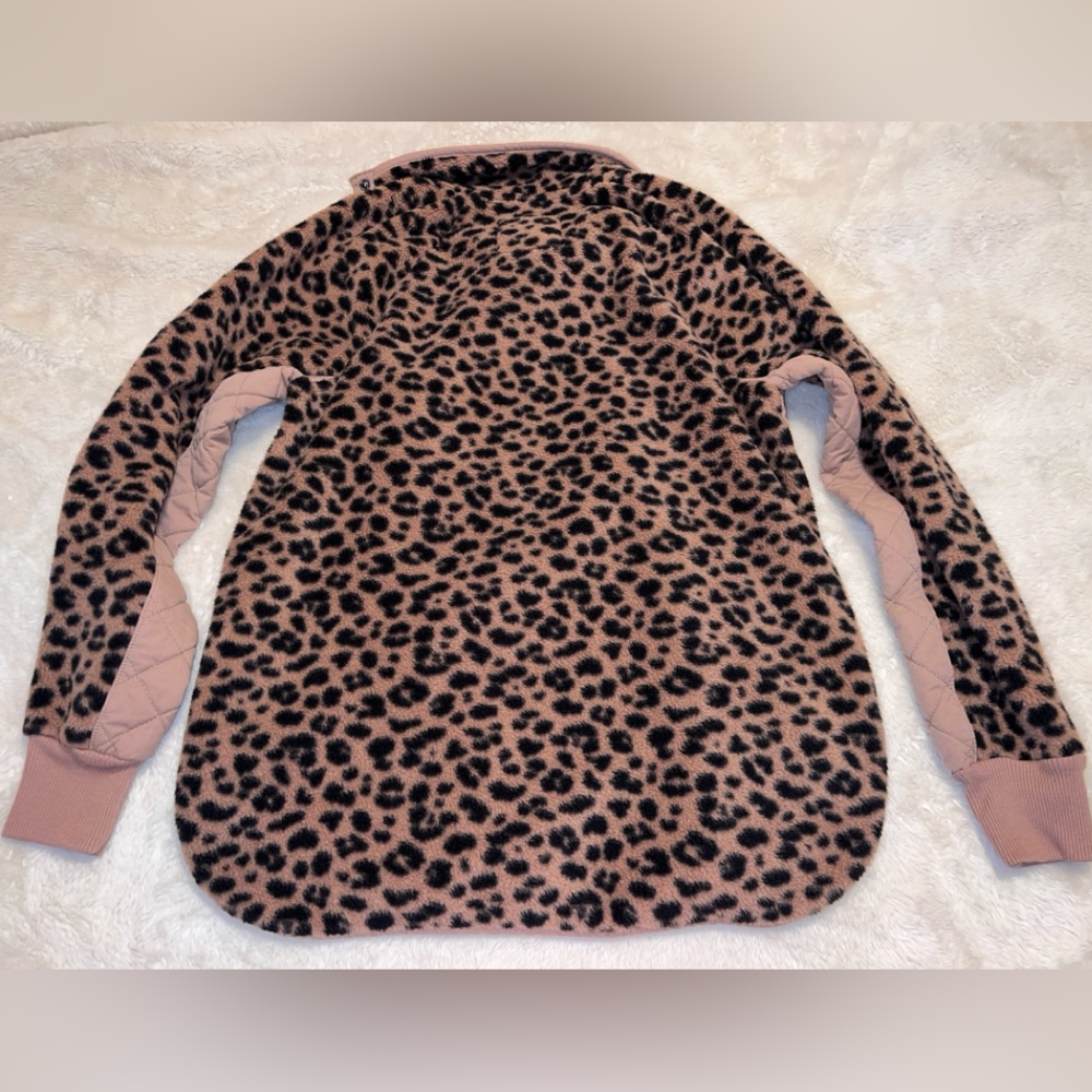 Women’s Abercrombie & Fitch Cheetah Print Sherpa - Picture 6 of 6